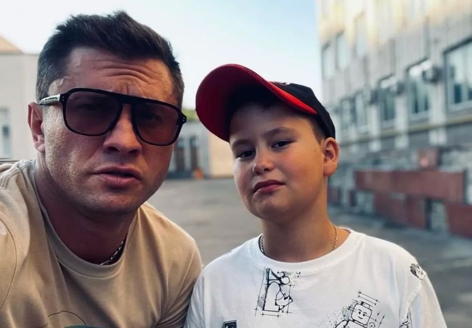 Сына Муцениеце и Прилучного дразнят в школе из-за откровенных танцев матери — понятно, почему Тимофей предпочитает жить с отцом