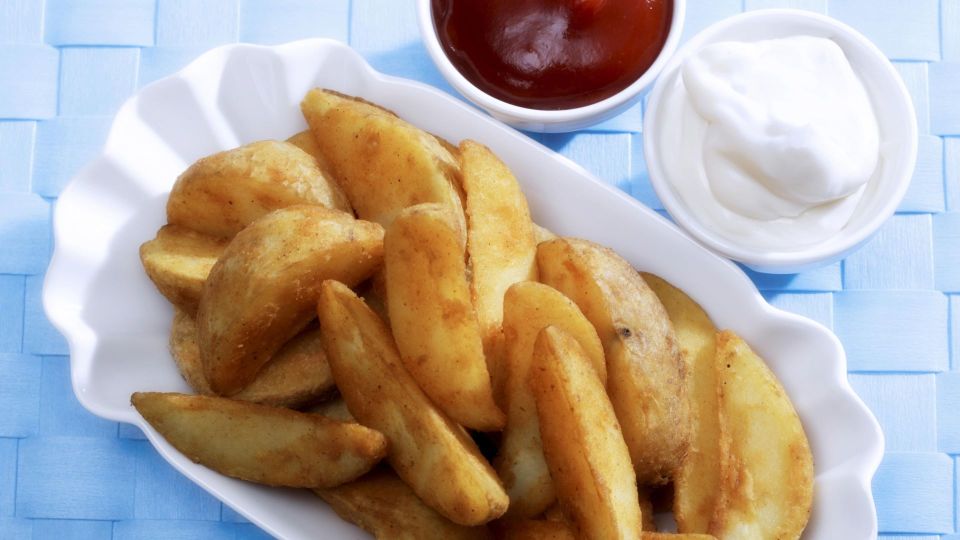 Жареная картошка превращается в пюре на сковороде из-за этих ошибок: их всего три