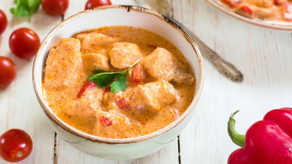 На это блюдо уйдут запасы болгарского перца: оригинальный обед без наскучившей картошки