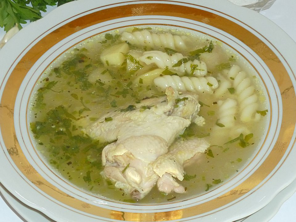 Лёгкий куриный суп, который согреет и придаст сил