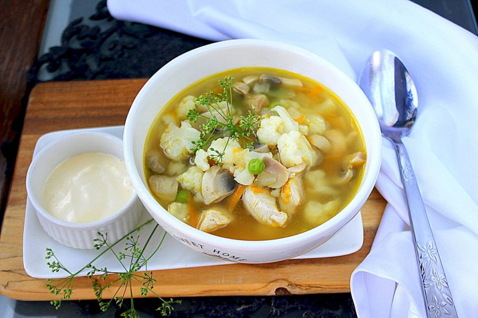 Суп с цветной капустой и шампиньонами