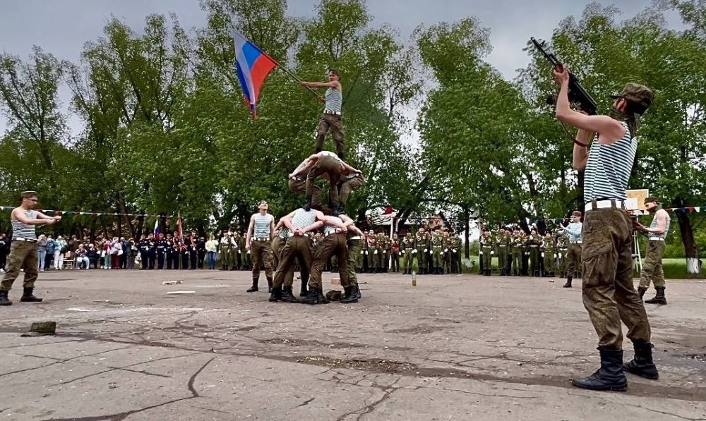 В подшефном следственному управлению СК России по Омской области 9-м кадетском классе БОУ Омской области «Казачья кадетская школа-интернат имени Маршала Советского Союза Дмитрия Тимофеевича Язова» прозвучал Последний ...