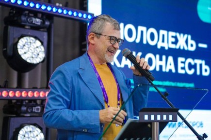     Ը            