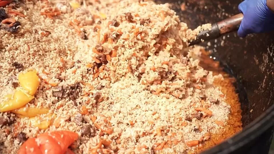 8 июня в сквере Дружбы Народов города Омска состоялся праздник «Курбан-Байрам 2025»