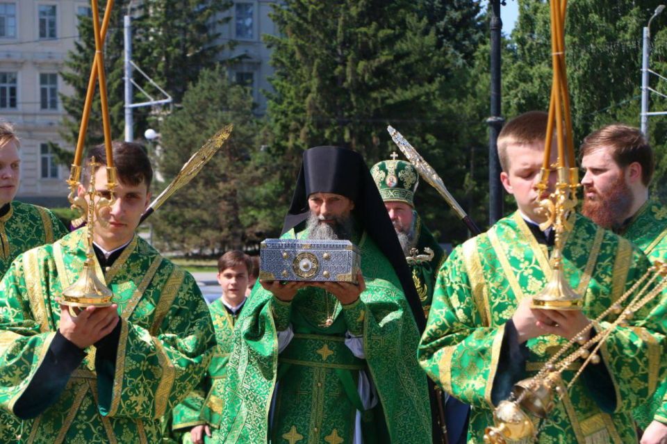 Виталий Хоценко: Вместе с Митрополитом Омским и Прииртышским Дионисием встретили в Омске ковчег с частицей мощей Матроны Московской