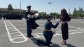 Выпускник Омского автобронетанкового института предложил руку и сердце своей возлюбленной прямо во время выпускного