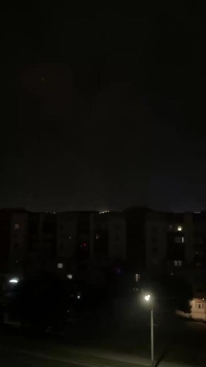 Пост от подписчика. На Омск обрушился дождь с раскатами грома, а в небе ярко сияют молнии
