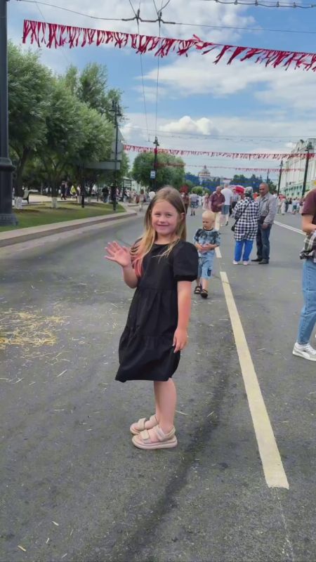   , ,       !