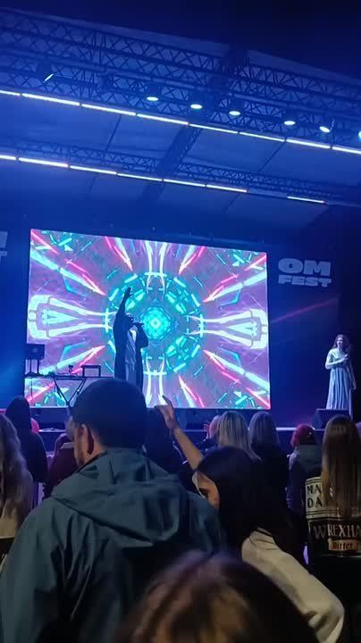     -     OM FEST    