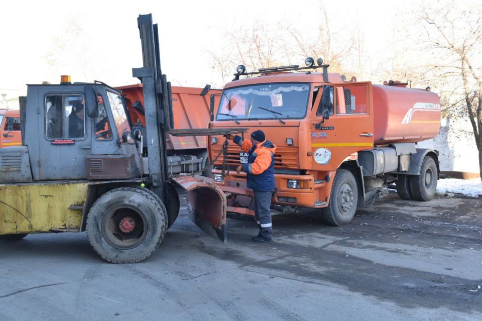 Сергей Шелест: Побывал на базе дорожно-эксплуатационного участка Октябрьского округа