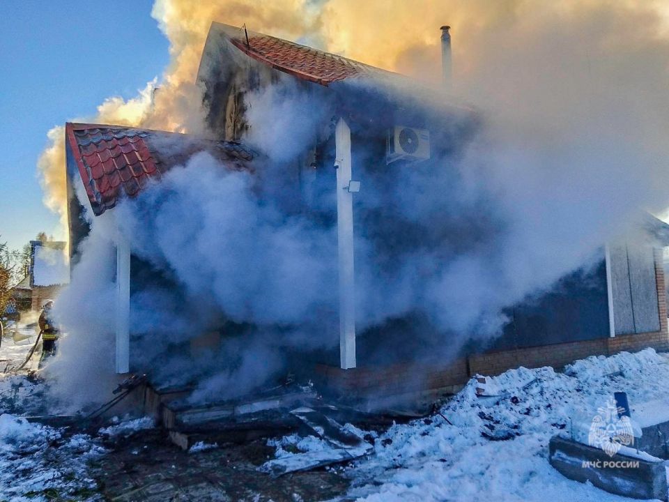 #пожарызасутки.   15 октября в 16:41 В садовом товариществе «Звездный» Любинского района горел дачный дом