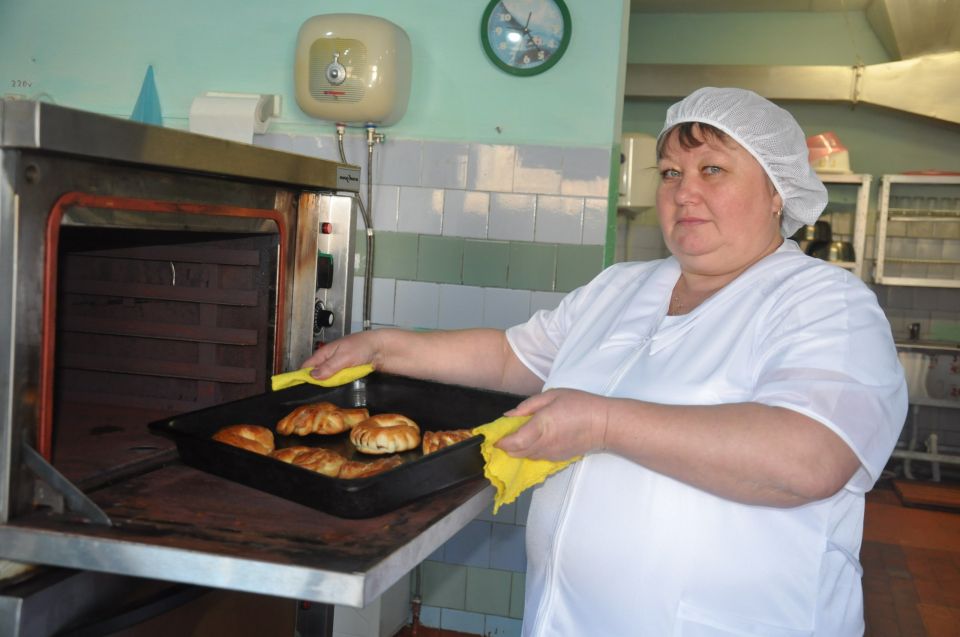 Лучшие сотрудники школьной столовой едут на конкурс в Санкт-Петербург!