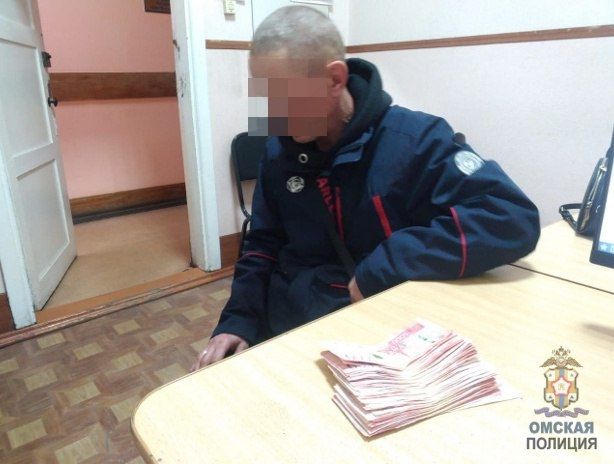 Ночью в ОМВД России по Тарскому району обратился 72-летний житель д. Коновалово и сообщил, что к нему в дом ворвались двое неизвестных и похитили 600 000 рублей