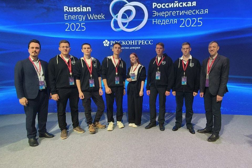 Сотрудники и студенты ОмГТУ представили разработки на Российской энергетической неделе