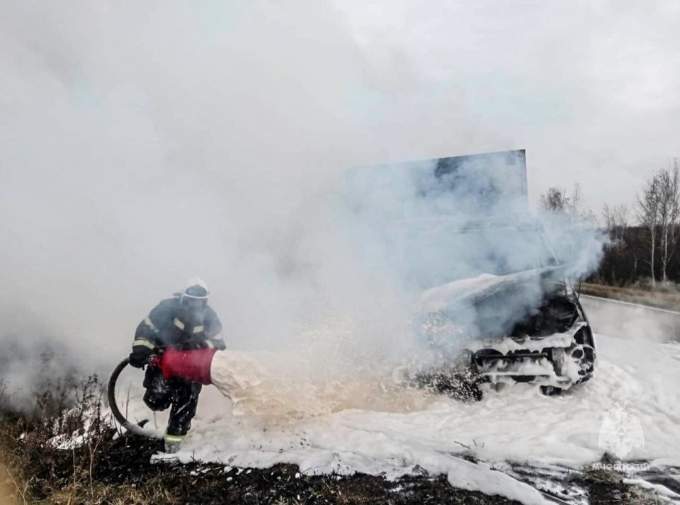 #пожарызасутки.   20 октября в 10:15 На участке трассы в Горьковском районе загорелся грузовой автомобиль в пути следования
