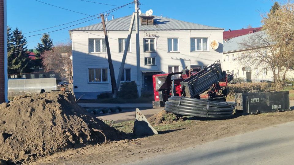 Специалисты «Омскоблгаз» в поселке Большеречье продолжают работы по строительству третьей очереди внутрипоселкового газопровода общей протяженностью 37,8 км в рамках социальной догазификации