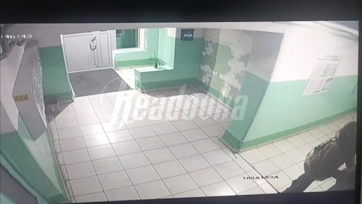 Мужик в женском прикиде безуспешно пытается взломать квартиры в Омске