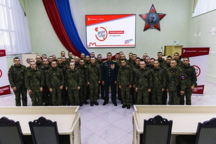 В Омском автобронетанковом инженерном институте состоялась встреча курсантов с Героем