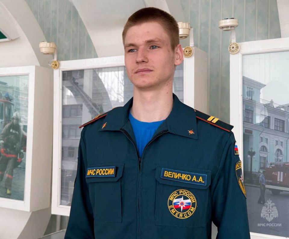 Пожарный-спасатель отдельного поста 6 ПСЧ Анатолий Величко с детства грезил супергероями