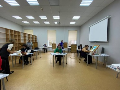 Лучшие учителя-предметники получат премии Губернатора Омской области