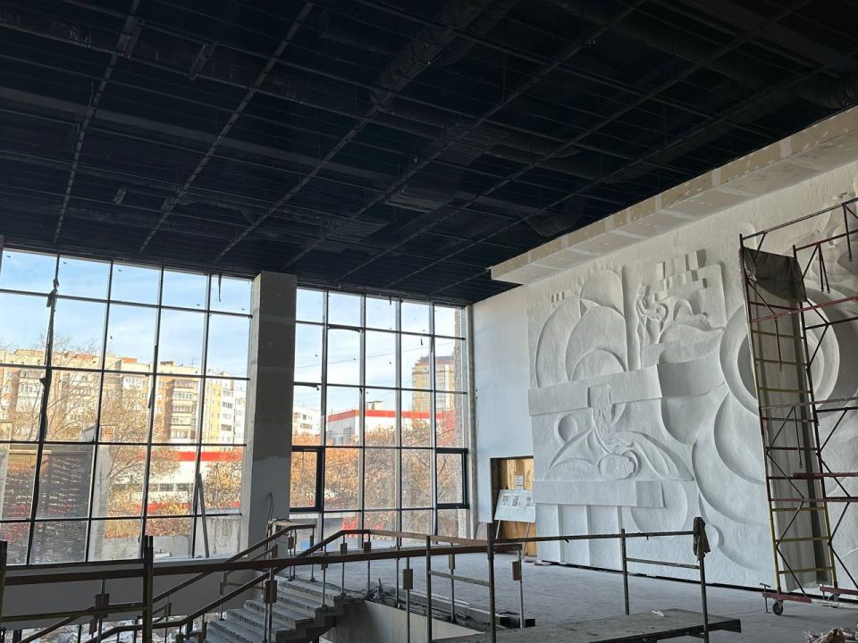 В Омске продолжается ремонт молодежного центра «Химик»