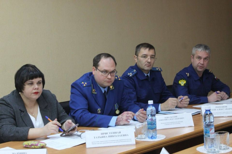 Заместитель прокурора Омской области Евгений Бельтюков совместно с представителями регионального правительства, Омского регионального отделения Общероссийской общественной организации малого и среднего предпринимательства... Заместитель прокурора Омской области Евгений Бельтюков совместно с представителями регионального правительства, Омского регионального отделения Общероссийской общественной организации малого и среднего предпринимательства...