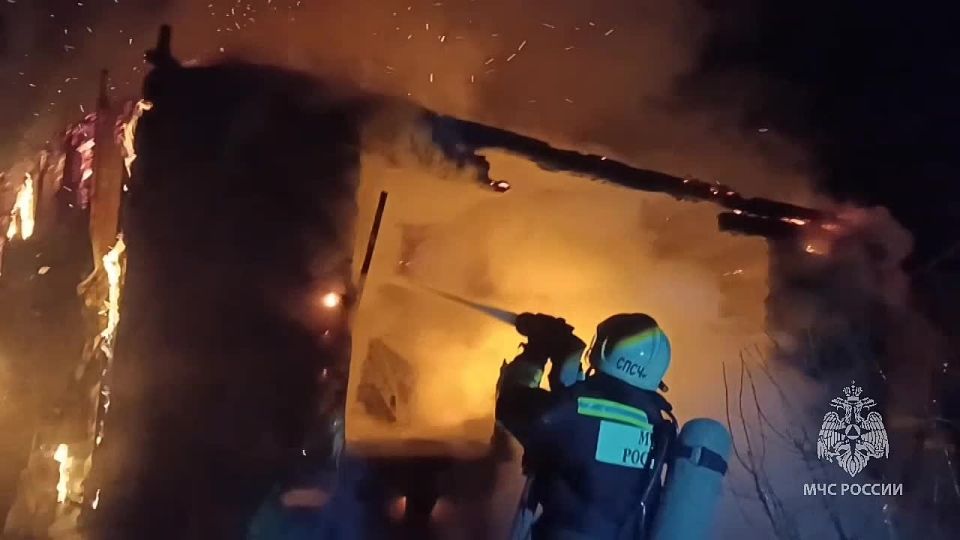 #пожарызасутки.   22 октября в 23:31 В Омском районе в садоводстве "Тепличный-1" горел сарай