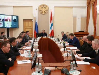 Губернатор Омской области Виталий Хоценко провел очередное заседание «Парламентского клуба»