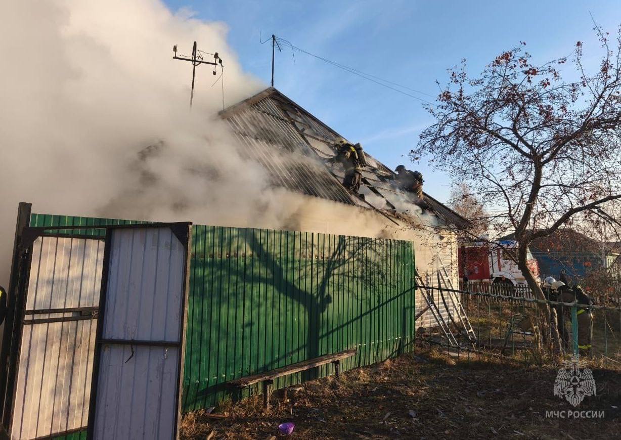 Ночной пожар в Омске: спаслись шестеро, один человек погиб Ночной пожар в Омске: спаслись шестеро, один человек погиб