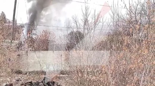 В Омском садовом товариществе загорелись баня и сарай