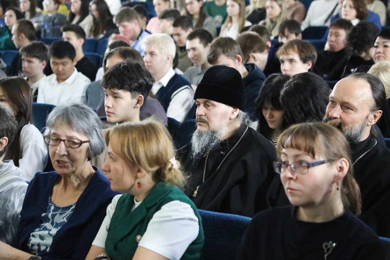 Омич Константин Диянов получил награду Сибирского федерального округа в области духовно-нравственного воспитания Омич Константин Диянов получил награду Сибирского федерального округа в области духовно-нравственного воспитания
