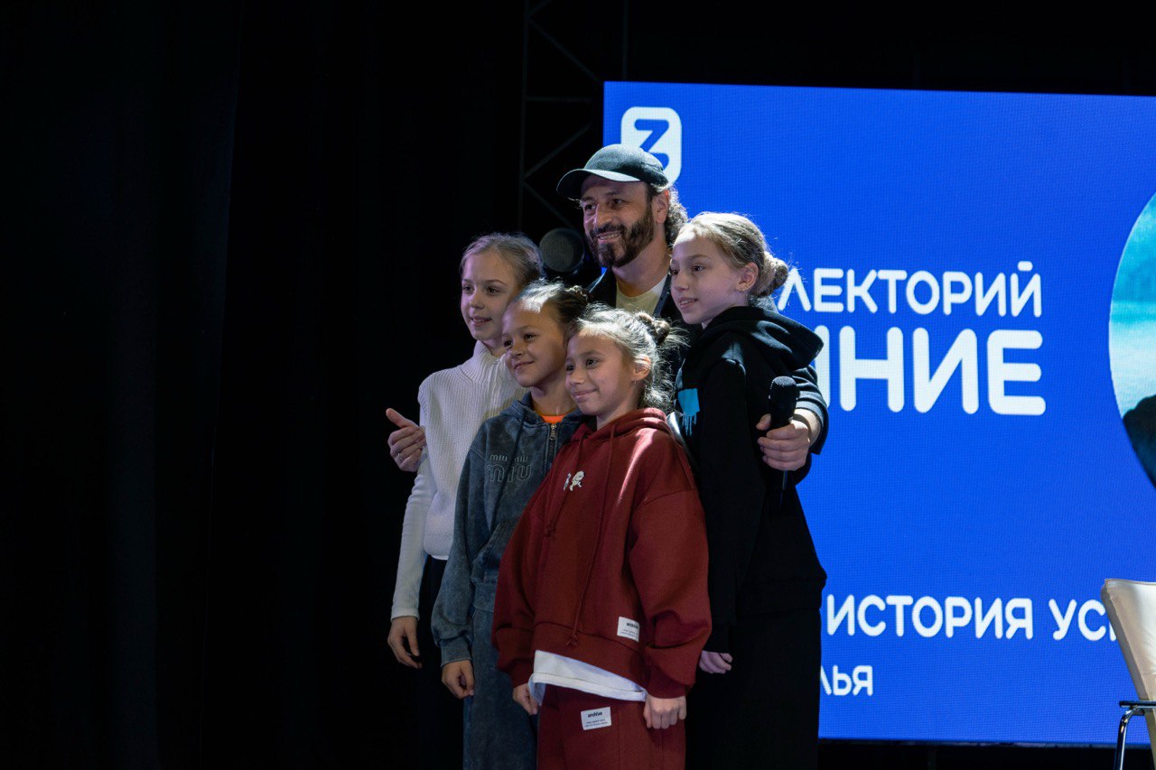 Илья Авербух посетил всероссийский фестиваль «Транспорт будущего» в Омске Илья Авербух посетил всероссийский фестиваль «Транспорт будущего» в Омске