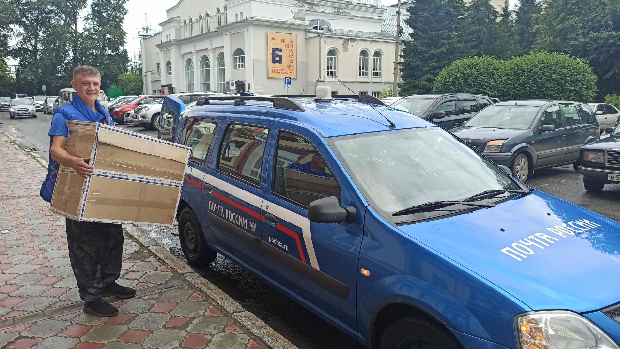 Девять раз до Луны и обратно: водители «Почты» в Омской области ежегодно проезжают 7 миллионов километров