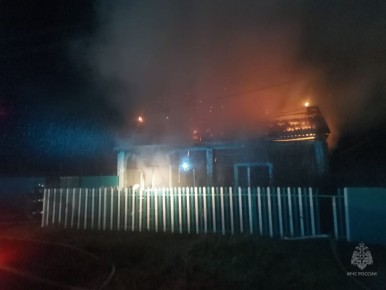 #пожарызасутки.   25 октября в 03:58 В Больших Уках Большеуковского района горели частный дом, веранда и дровяник