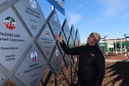 В Оконешниковском районе открыли стенд, посвященный выдающимся спортсменам и заслуженным тренерам