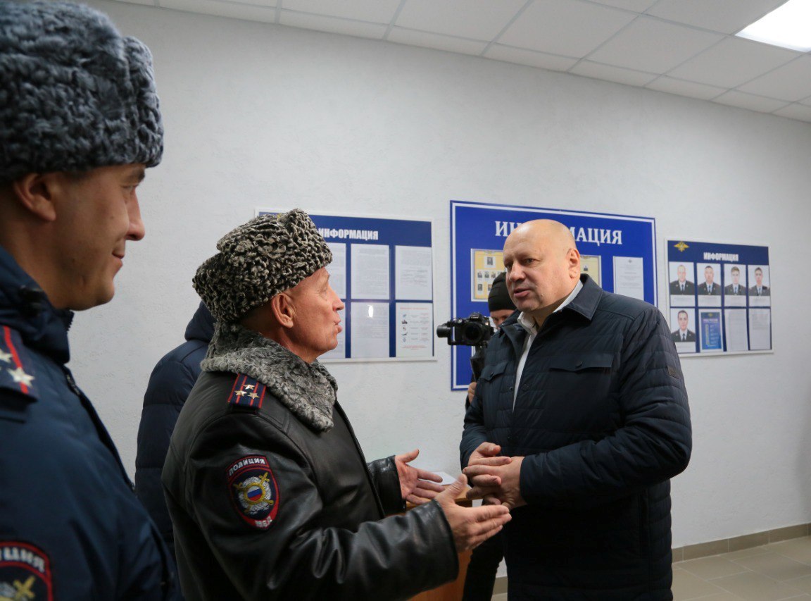 Сергей Шелест: Вместе с заместителем начальника полиции (по охране общественного порядка) УМВД России по Омской области Юрием Васильевичем Виноградовым открыли участковый пункт полиции № 1 отдела полиции № 11 УМВД России по... Сергей Шелест: Вместе с заместителем начальника полиции (по охране общественного порядка) УМВД России по Омской области Юрием Васильевичем Виноградовым открыли участковый пункт полиции № 1 отдела полиции № 11 УМВД России по...