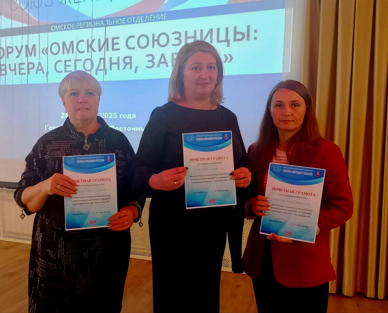 Марьяновских волонтеров наградили за активную помощь участникам СВО