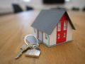 В Омской области еще 80 сирот получили новые квартиры