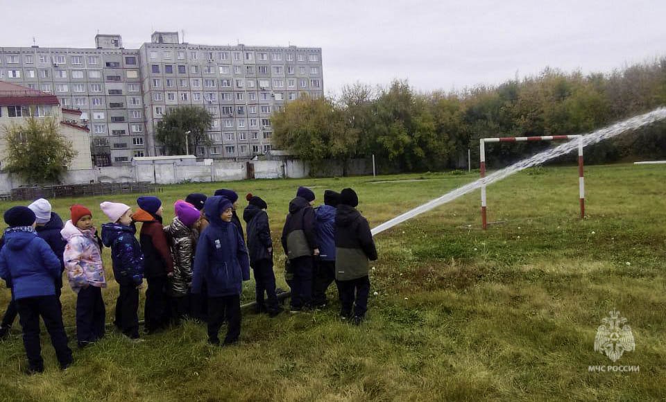 Юные омичи открывают мир пожарной безопасности: приглашаем на экскурсии в пожарно-спасательные части! Юные омичи открывают мир пожарной безопасности: приглашаем на экскурсии в пожарно-спасательные части!