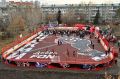 Сегодня во дворе дома на ул. Путилова, 7в открыли новую современную площадку для местных любителей хоккея