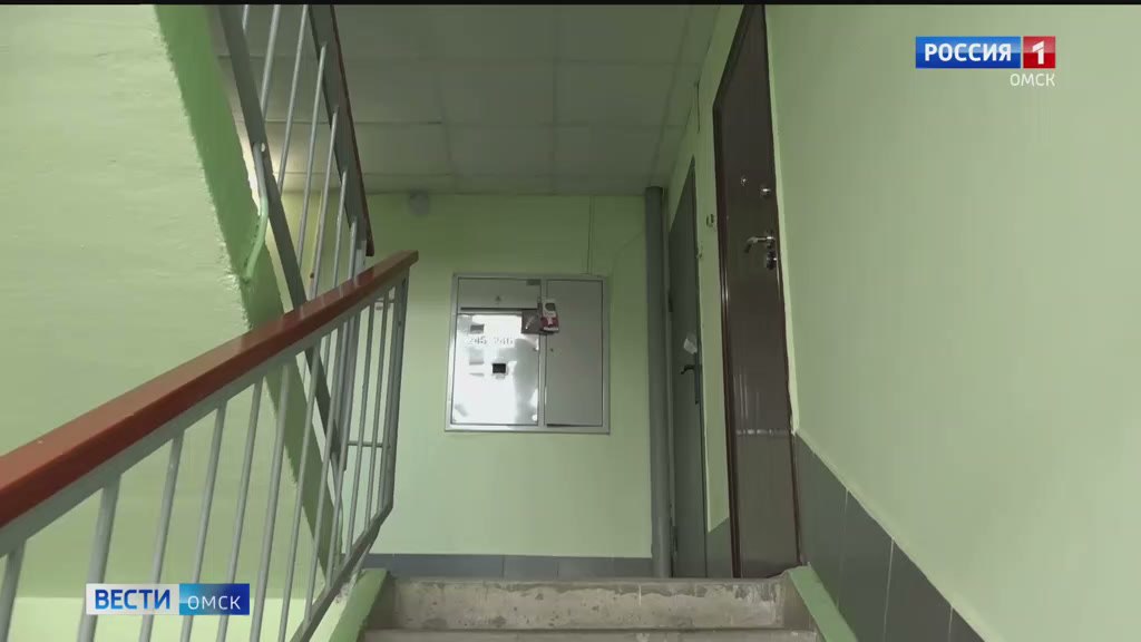 В Омской области сиротам выдали более 80 новых квартир