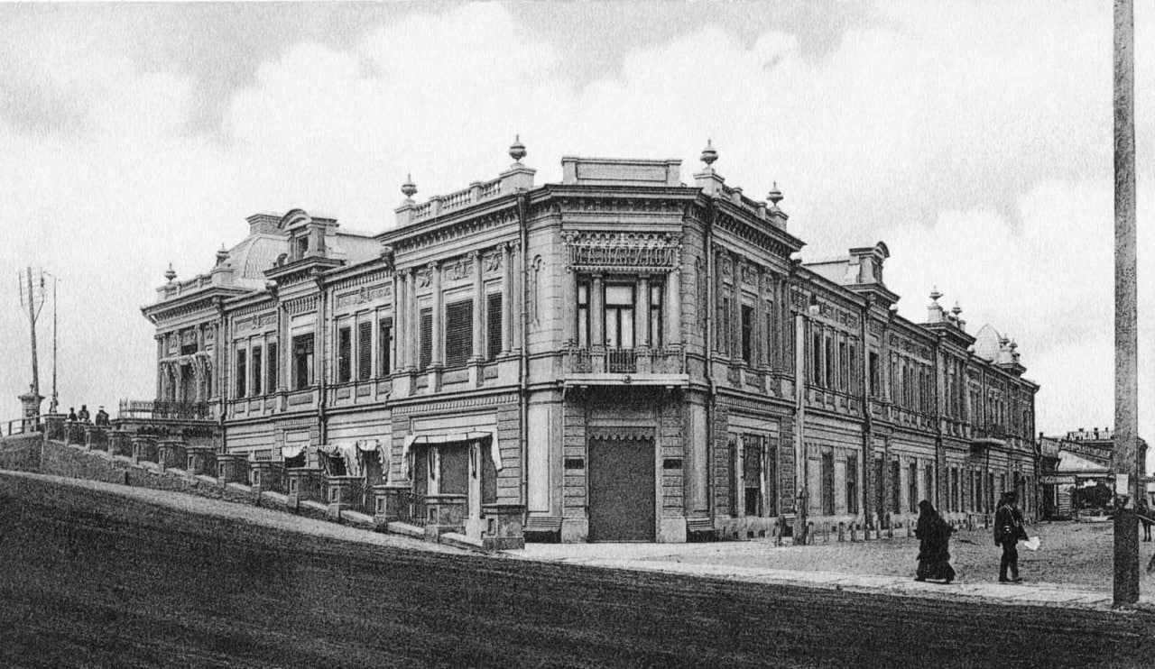 Осенью 1900 года состоялось открытие универсального магазина М.А. Шаниной - первого здания на Любинском проспекте