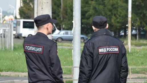 Омич изрезал лицо 11-летней школьнице и гуляет на свободе