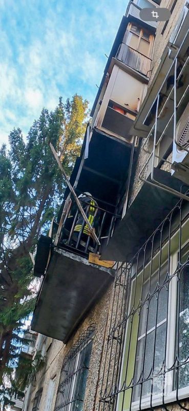 #пожарызасутки. 27 октября в 16:00 В Омске на Полосухина горели балконы на втором и третьем этажах