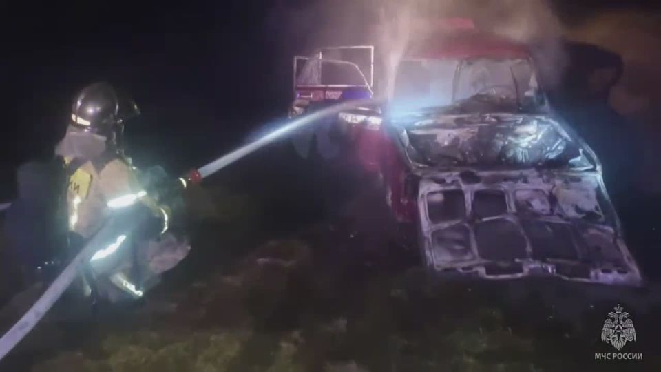 #пожарызасутки. 27 октября в 19:54 В Кормиловском районе около села Черниговка горел автомобиль