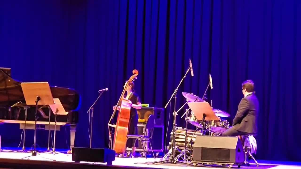 В Концертном зале открылся новый сезон популярного абонемента Омской филармонии «Вечера джаза с Даниилом Крамером»