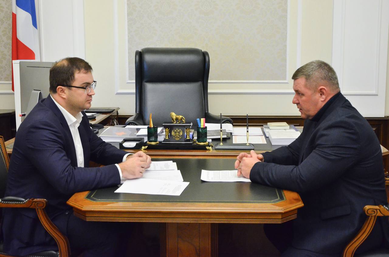 Виталий Хоценко: Провел рабочие встречи с руководителями Муромцевского и Черлакского районов Виталий Хоценко: Провел рабочие встречи с руководителями Муромцевского и Черлакского районов