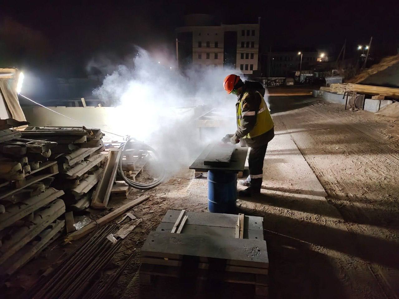 В Омске мост 60 лет ВЛКСМ преображается В Омске мост 60 лет ВЛКСМ преображается