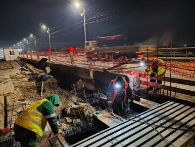 Сергей Шелест: По национальному проекту «Инфраструктура для жизни» в нашем городе продолжается капитальный ремонт моста им. 60 лет ВЛКСМ. На данном этапе на ремонтируемой части сооружения установлены все четыре новых...