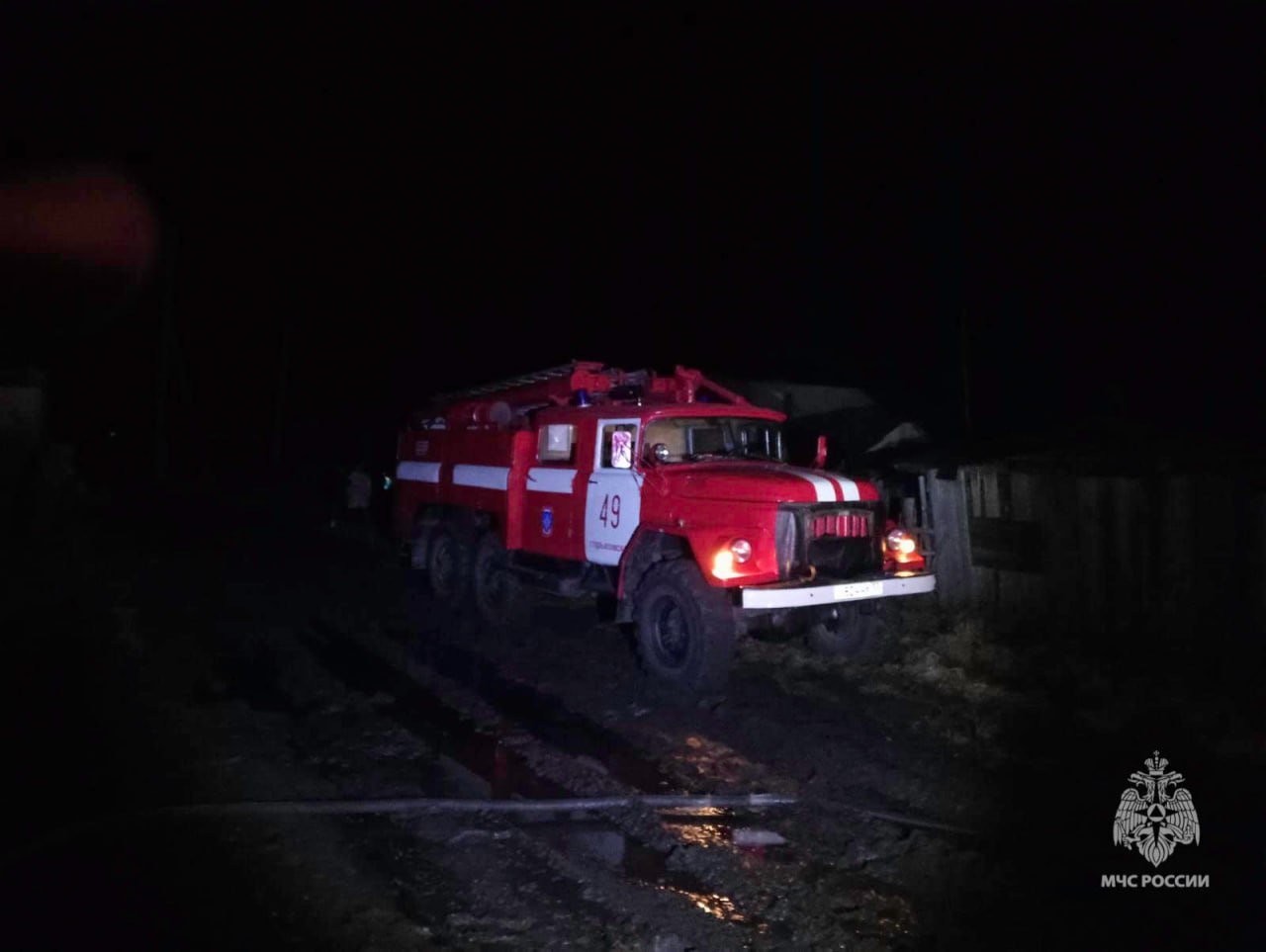 #пожарызасутки.   28 октября в 19:44 В Горьковском районе в Лежанке горел двухквартирный дом